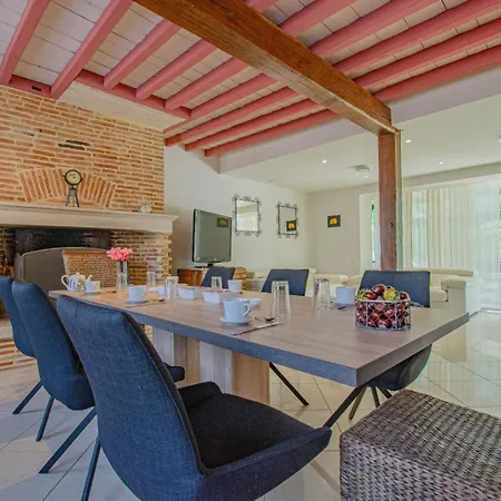 Manon Des Lacs * Mesnil-Saint-Père