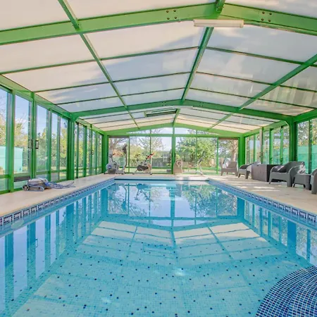 Manon Des Lacs Mesnil-Saint-Père