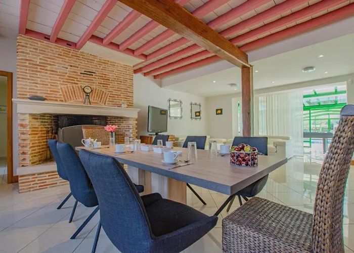 Manon Des Lacs * Mesnil-Saint-Père