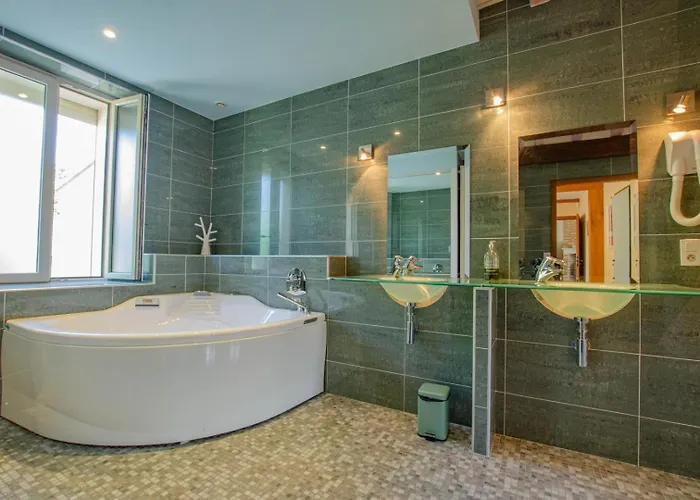 Manon Des Lacs Mesnil-Saint-Père